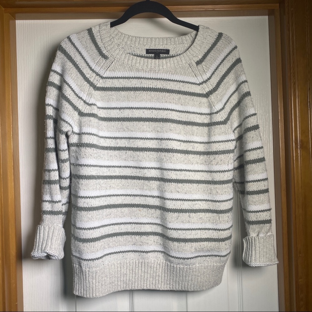 Adorable Banana Republic Knit Sweater